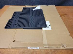 lot 916 image: BOS - Genuine GM Front Rubber Floor Mat Kit Fits 2010 to 2017 GMC Terrain - Part No. 22793574