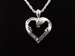 .925 Sterling Silver Diamond Heart Pendant Necklace