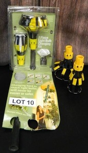 lot 10 image: Light Bulb Changing Kit