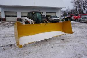 lot 6 image: Universal Mount Bobcat Skid Loader Skid Steer 11 12 Snow Pusher Attachment