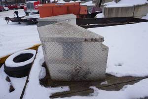 lot 13 image: Northern Industries Trailer Hitch Mount Diamond Plate Tool Box