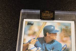 lot 29 image: Topps Archives Signature Series 1985 Topps Dale Murphy Buyback Autograph 2931  Only 31 Exist