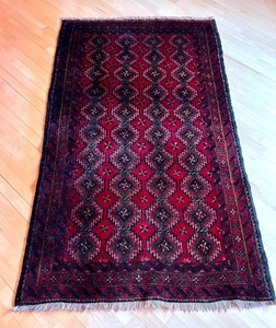 lot 9 image: Beautiful Vintage Area Rug