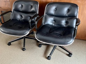 lot 2 image: Pair of Vintage Leather Knoll Executive Chairs