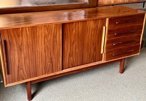 lot 1 image: Beautiful Mid Century Modern Credenza