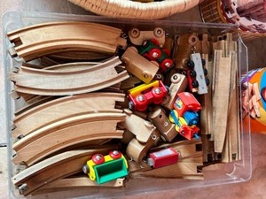 lot 40 image: Vintage Toys that Build and Construct