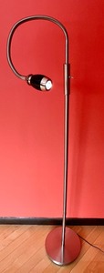 lot 16 image: Silver Tone Floor Lamp w Bendable Neck