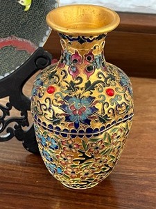 lot 88 image: Cloisonn Plate & Enamel and Gold Tone Vase