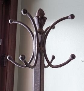 lot 122 image: Metal Coat Rack
