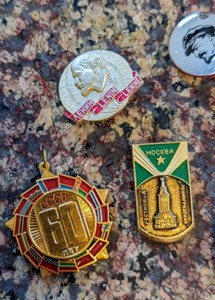 lot 155 image: Vintage Pins