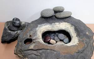 lot 213 image: Stone Garden Decor Plus New in Box Pump