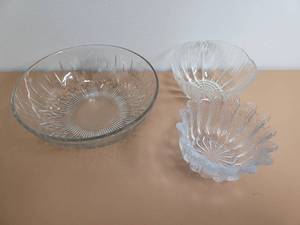 lot 221 image: Eclectic Collection of Kitchenware