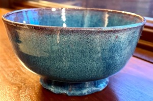 lot 254 image: Handcrafted Pottery Bowl