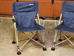 lot 166 image: (2) Lawn Chairs