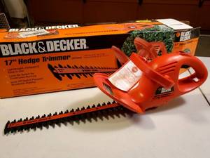 lot 189 image: Black & Decker 17 Hedge Trimmer