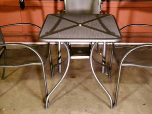 lot 187 image: (4) pc Gray Deck  Patio Set