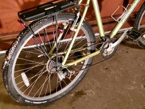 lot 188 image: Specialized Expedition Sport Adults Road Bicycle with Pump