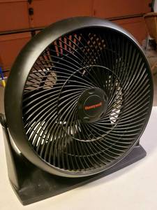 lot 249 image: 16 Black Honeywell Round Fan