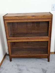 lot 21 image: Beautiful Antique Two-Stack Barrister Bookcase