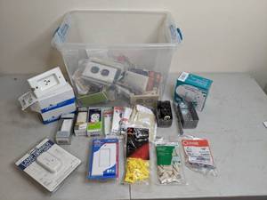 lot 100 image: Electricians Tote of Resources