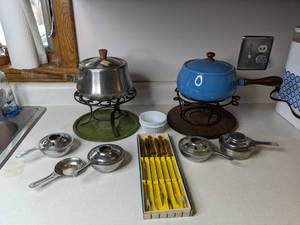 lot 51 image: Set of 2 Fondue Pots with Accessories
