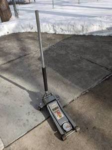 lot 120 image: Pittsburg Automotive Heavy Duty 3 Ton Floor Jack with Rapid Pump