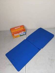 lot 178 image: Lot of Flip Fold Shirt Folder and Bounce Dryer Sheets