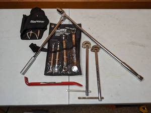 lot 185 image: Lot of Hand Tools Wrench Set, Breaker Bars, Pipe Wrenches and More