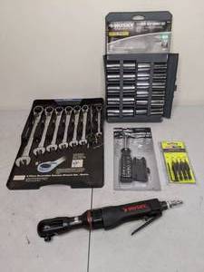 lot 170 image: Husky Socket set and Tools