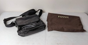 lot 250 image: Fossil Flap Crossbody Purse, Black