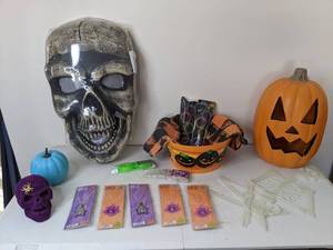 lot 235 image: Lot of Halloween Decorations - New Items