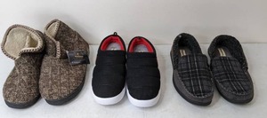 lot 220 image: Lot of 3 Mens Size 9-10 Slippers Dearfoams and Rockdove