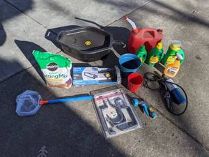 lot 299 image: Lot of Misc. Garden and Garage accessories