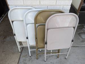 lot 315 image: Lot of 4 Metal Folding Chairs