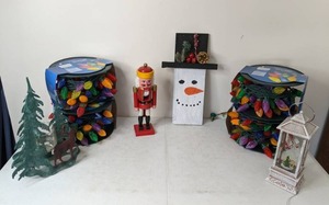 lot 267 image: Christmas lights and Decorations