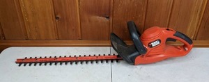 lot 334 image: Black & Decker 22 Cordless Hedge Trimmer