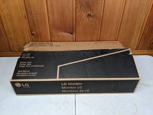 lot 290 image: NEW 22 LG Monitor in Box