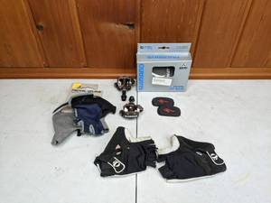 lot 307 image: Cycling Accessories Lot - Shimano Pedals, Gloves