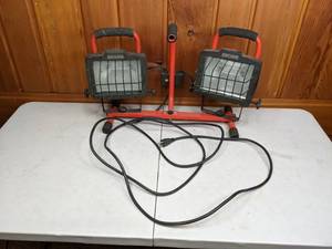 lot 323 image: Craftsman Portable Dual Work Light