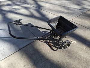 lot 295 image: Fertilizer Spreader for Gardening