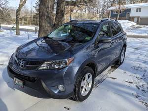 lot 2 image: 2013 Toyota RAV4 XLE AWD