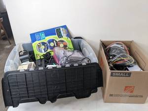 lot 286 image: Lot of Miscellaneous Electronics