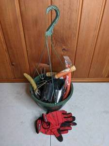 lot 352 image: Gardeners Lot Gloves, Hand Tillers, Bulb Planters, Spade and More