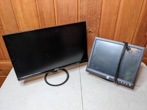 lot 358 image: Lot of 2 Computer Monitors (Acer & Dell)
