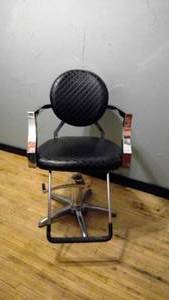 Salon Chair with hydraulic pump Black