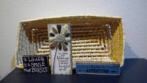 Wicker Basket with 3 Wooden decorative plaques