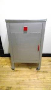 Simmon furniture deluxe metal cabinet