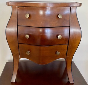 lot 7 image: Horchow Doll Chest of Drawers