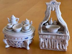 lot 9 image: Two Victorian Fairing Trinket Boxes