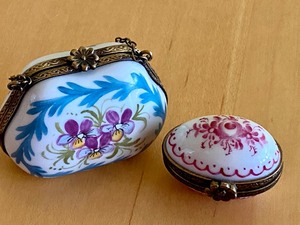 lot 12 image: Limoges Handbag Trinket Box & Limoges Egg Shaped Trinket Box